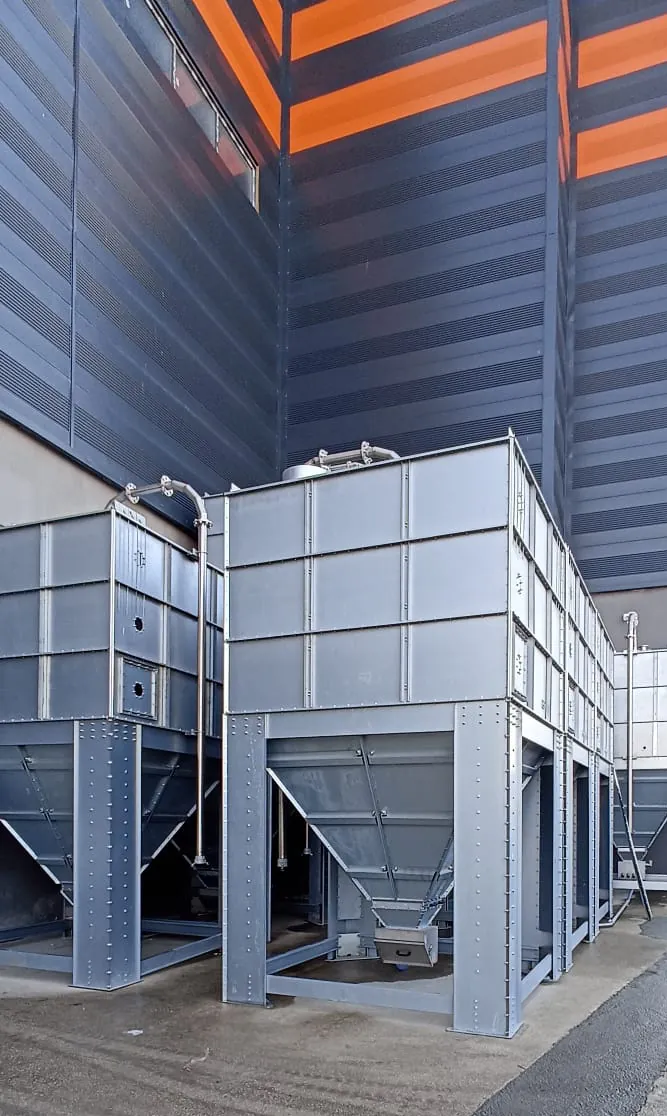 Modular silo group positioned in the outdoor area